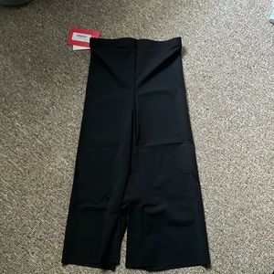 NWT SPANX High Waisted Mid Thigh Short Black XS NWT